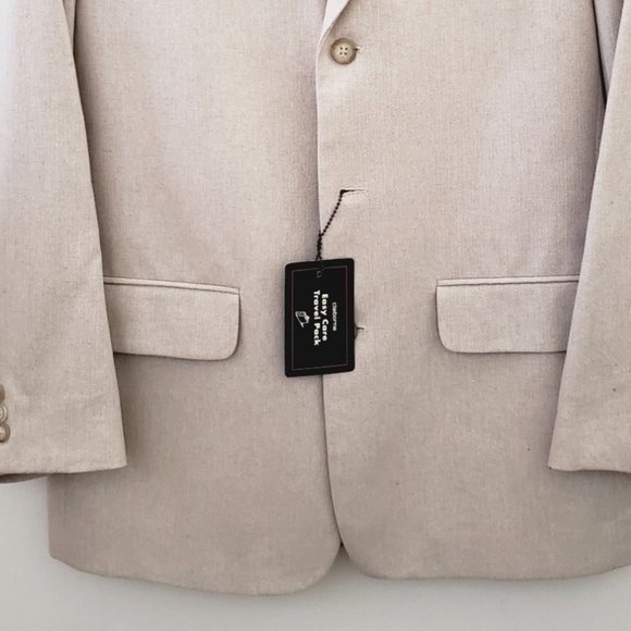Claiborne Men's Easy Care Beige Herringbone pattern Blazer RN52003Size 36R - Picture 3 of 13